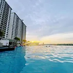 Family & Business Welcome 1-7Pax At D Secret Garden-Johor Bahru Town-Mid Valley-Paradigm Mall-Utm-Dato Onn