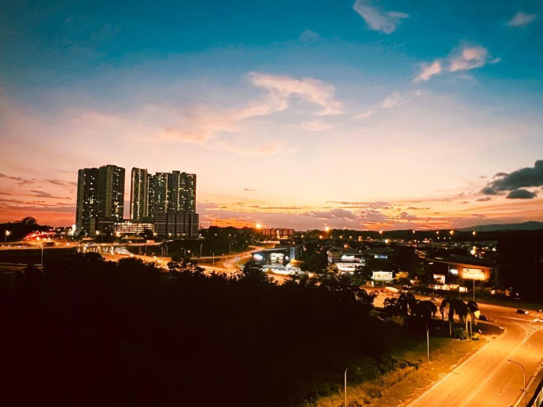 Family & Business Welcome 1-7pax At D Secret Garden-johor Bahru Town-mid Valley-paradigm Mall-utm-dato Onn Apartment Johor Bahru