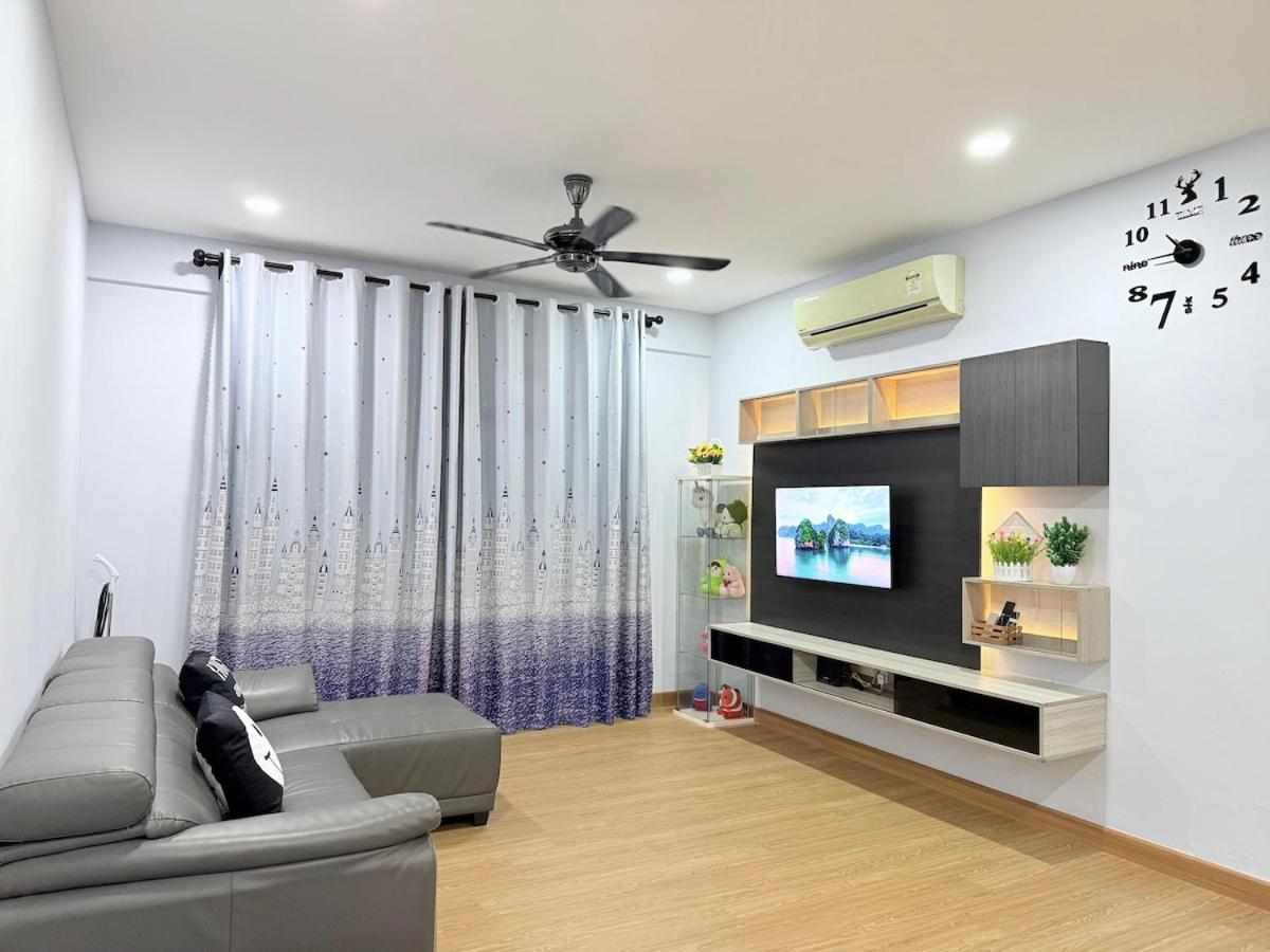 Family & Business Welcome 1-7pax At D Secret Garden-johor Bahru Town-mid Valley-paradigm Mall-utm-dato Onn Apartment *